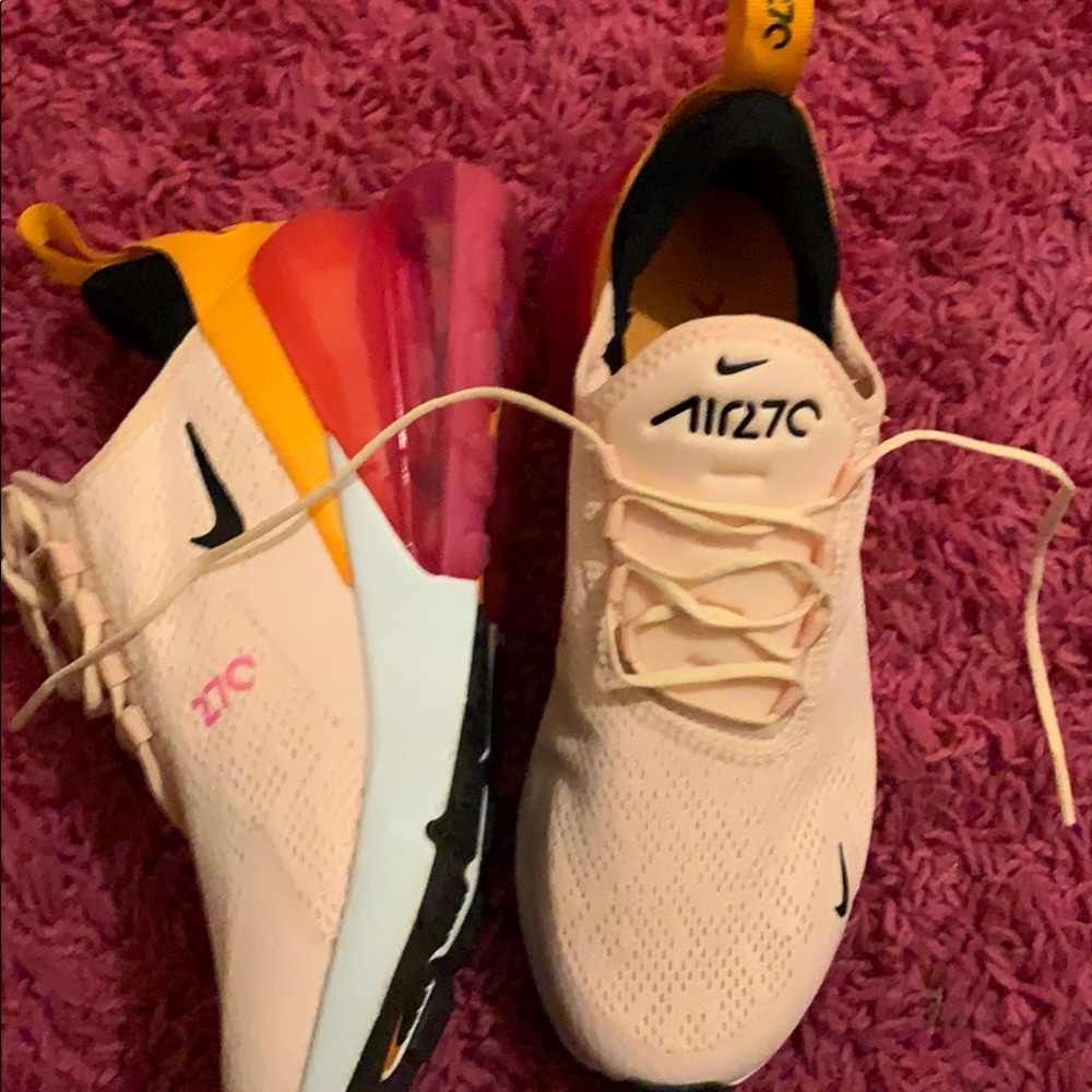 Nike 270